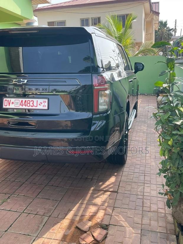 Chevrolet Suburban 2022 Black