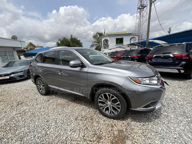 Mitsubishi Outlander SE FWD 2018 Gray
