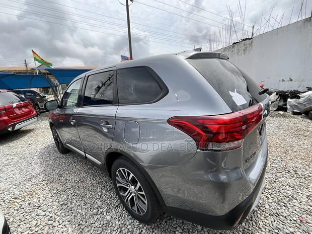 Mitsubishi Outlander SE FWD 2018 Gray