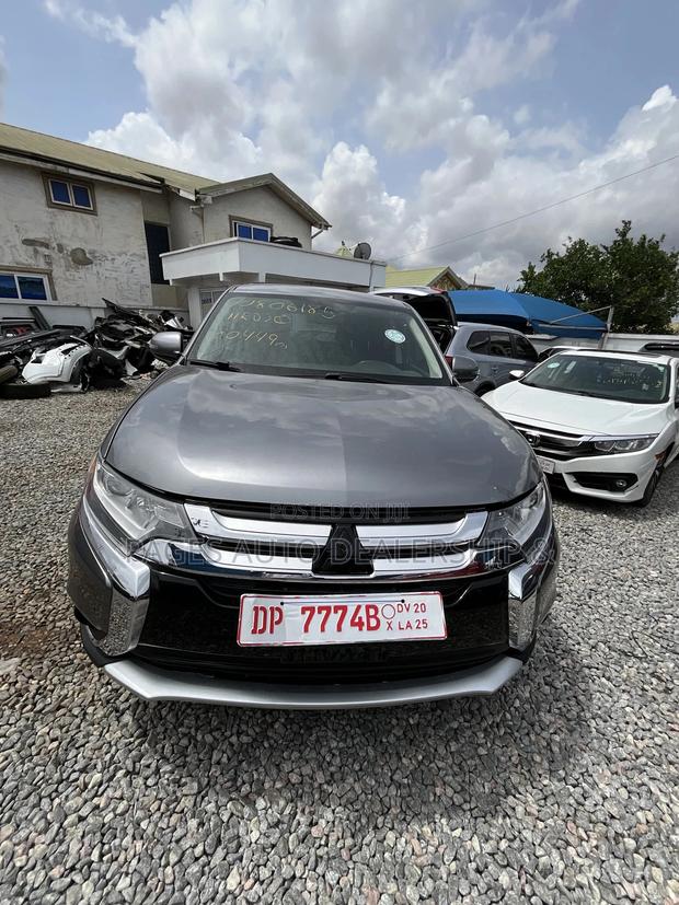 Mitsubishi Outlander SE FWD 2018 Gray