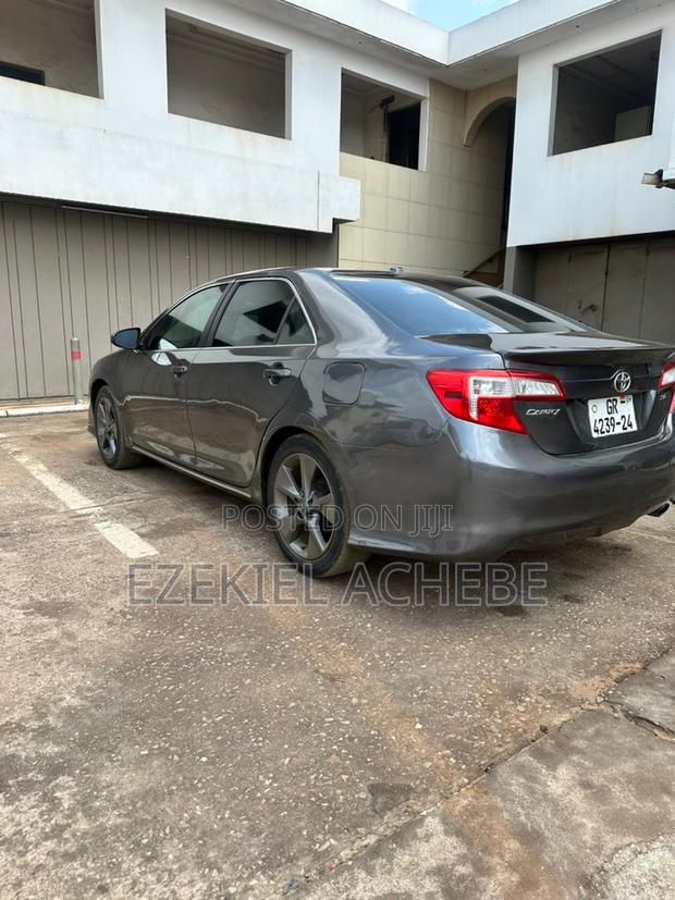 Toyota Camry SE 4dr Sedan (2.5L 4cyl 6A) 2014 Gray