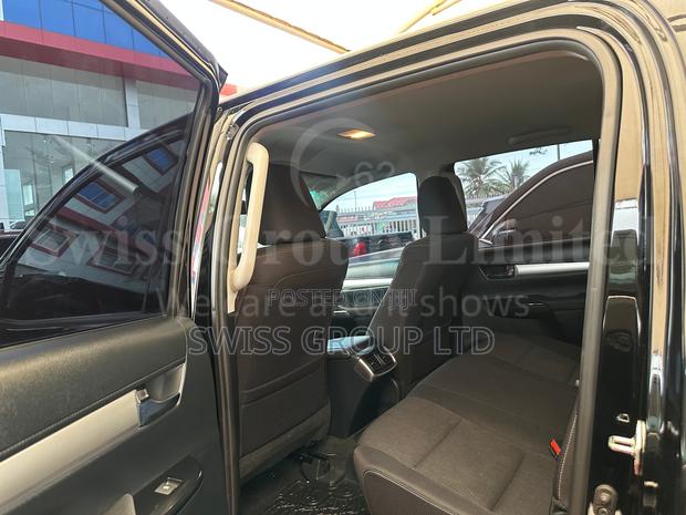 Toyota Hilux 2024 Black