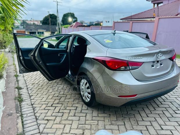 Hyundai Elantra 2015 Gold