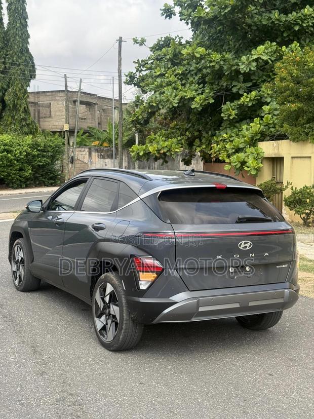 Hyundai Kona Limited 2024 Gray