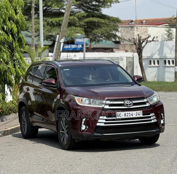 Toyota Highlander XLE 4x4 V6 (3.5L 6cyl 8A) 2018 Burgundy