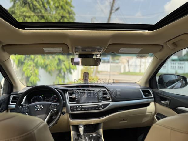 Toyota Highlander XLE 4x4 V6 (3.5L 6cyl 8A) 2018 Burgundy