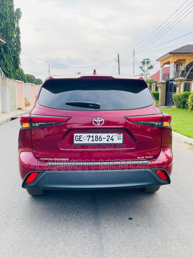Toyota Highlander XLE AWD 2023 Red