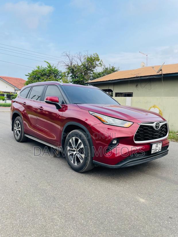 Toyota Highlander XLE AWD 2023 Red