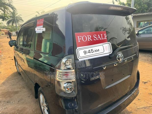 Toyota Voxy 2013 Black