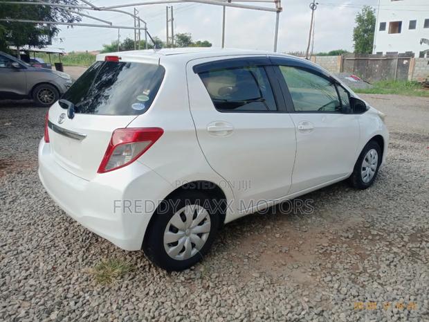 Toyota Vitz 1.3 FWD 3dr 2013 Pearl