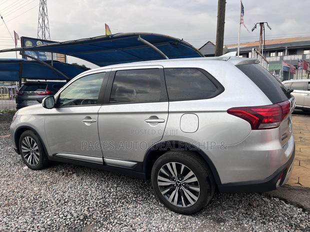 Mitsubishi Outlander SEL AWC 2018 Gray