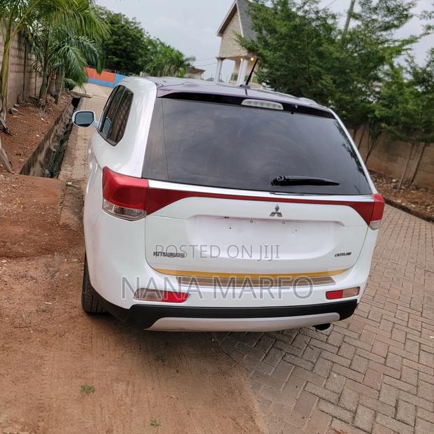 Mitsubishi Outlander SE 4dr SUV (2.4L 4cyl CVT) 2015 White