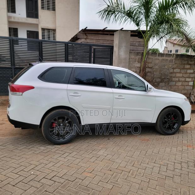 Mitsubishi Outlander SE 4dr SUV (2.4L 4cyl CVT) 2015 White