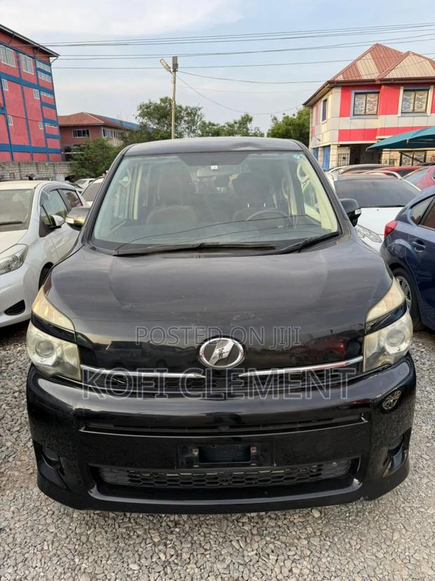 Toyota Voxy 2012 Black
