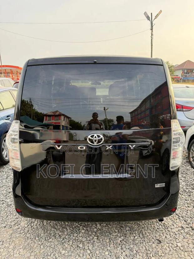 Toyota Voxy 2012 Black