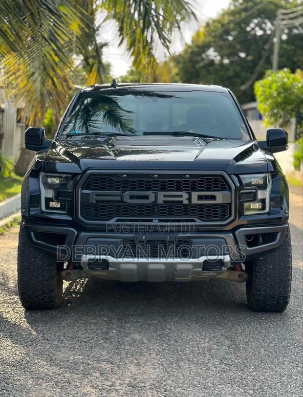 Ford F-150 Raptor 4x4 SuperCrew Cab Styleside 5.5 ft. box 145 in. WB
