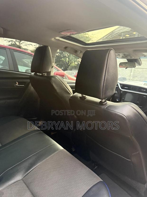 Toyota Corolla SE 4dr Sedan (1.8L 4cyl CVT) 2017 Brown