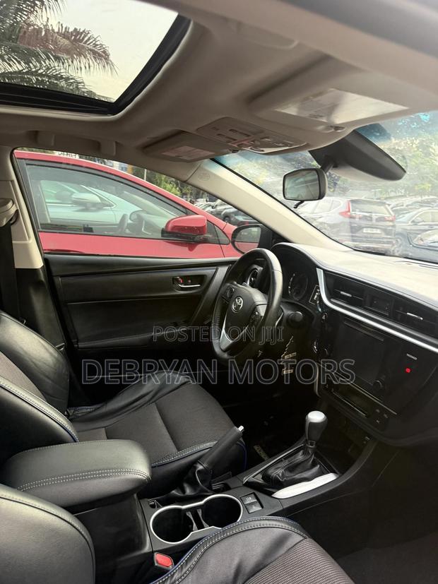 Toyota Corolla SE 4dr Sedan (1.8L 4cyl CVT) 2017 Brown