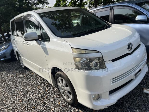 Toyota Voxy 2012 White