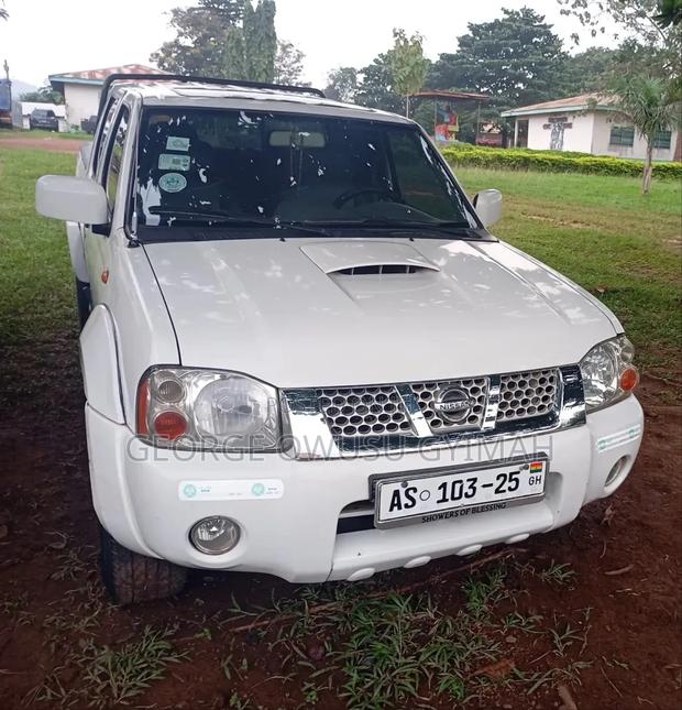 Nissan Hardbody 2002 White