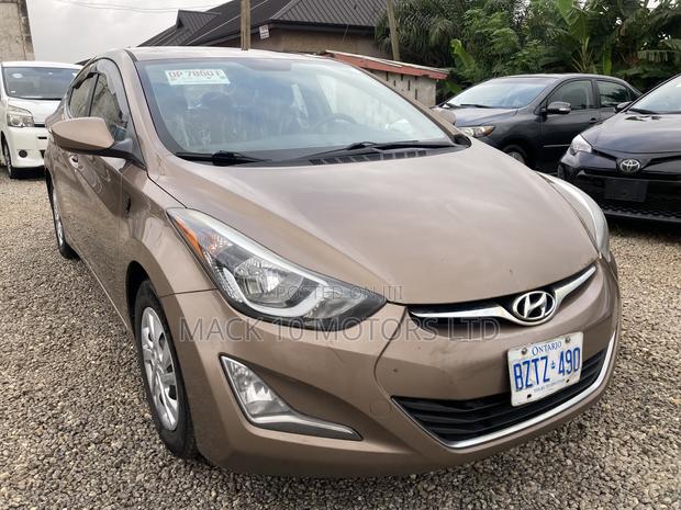 Hyundai Elantra Limited Sedan FWD (1.8L 4cyl 6A) 2016 Gold