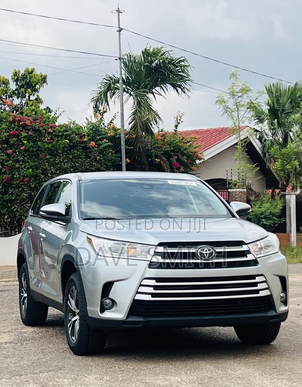 Toyota Highlander LE 2019 Silver