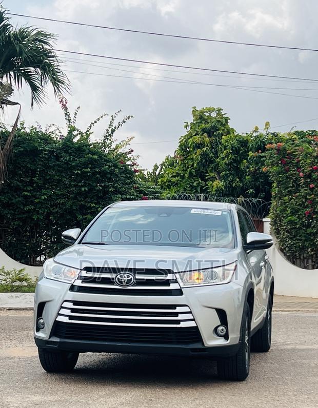 Toyota Highlander LE 2019 Silver