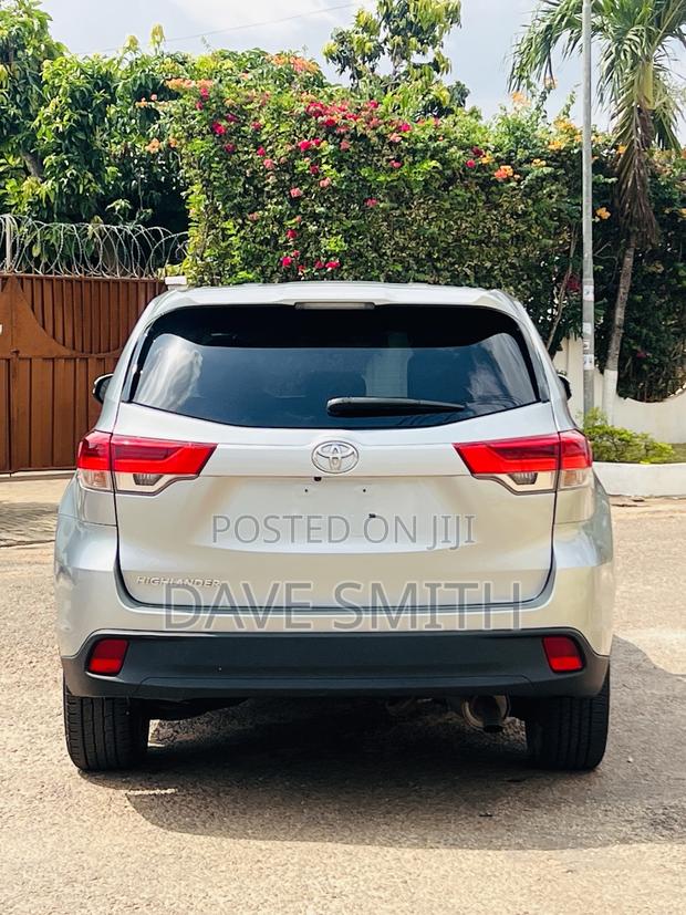 Toyota Highlander LE 2019 Silver