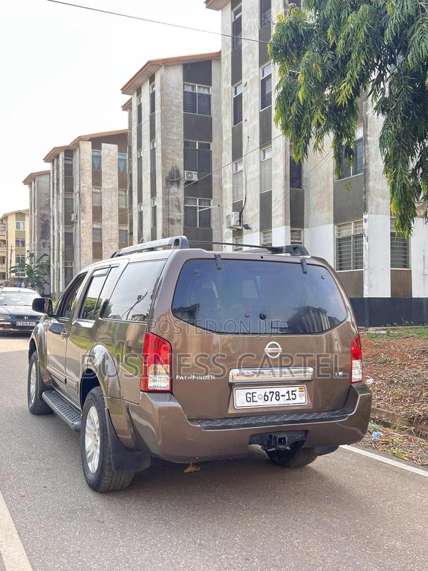 Nissan Pathfinder 2004 Brown