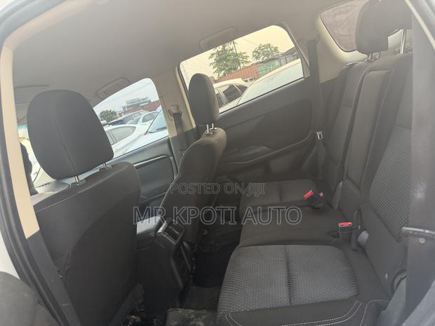 Mitsubishi Outlander 2018 White