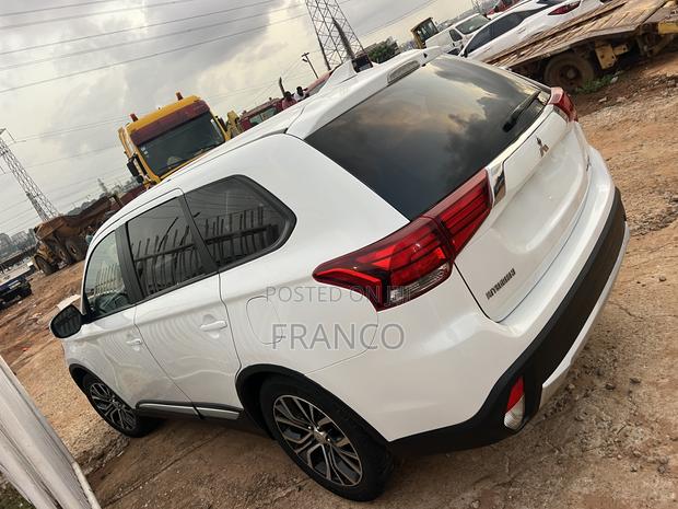 Mitsubishi Outlander SE FWD 2018 White