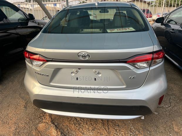 Toyota Corolla LE 2021 Silver