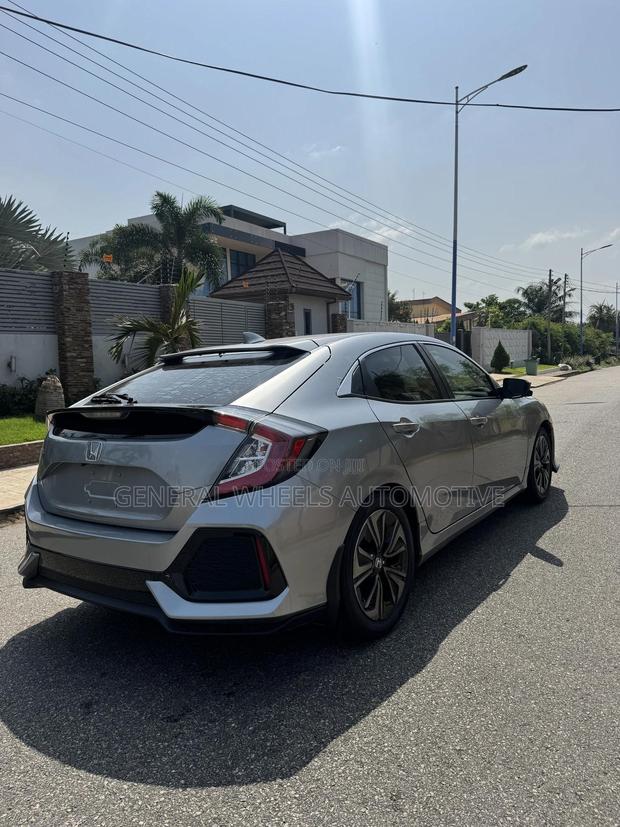 Honda Civic EX Hatchback 2018 Silver