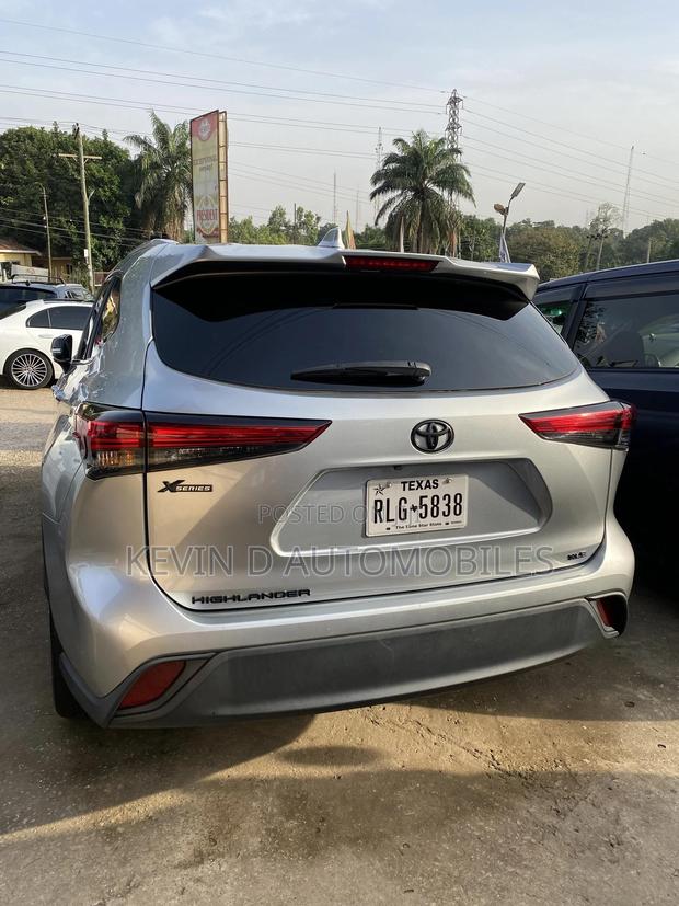 Toyota Highlander XLE AWD 2023 Silver