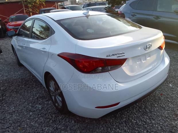 Hyundai Elantra SE Sedan FWD (1.8L 4cyl 6A) 2016 White