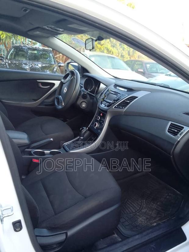 Hyundai Elantra SE Sedan FWD (1.8L 4cyl 6A) 2016 White