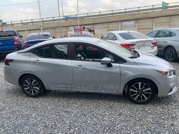 Nissan Versa 1.6 SV 2021 Silver