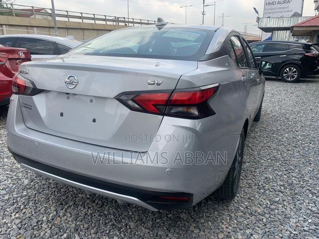 Nissan Versa 1.6 SV 2021 Silver