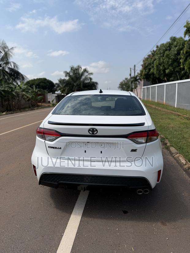 Toyota Corolla SE 2021 White
