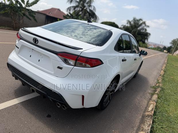 Toyota Corolla SE 2021 White