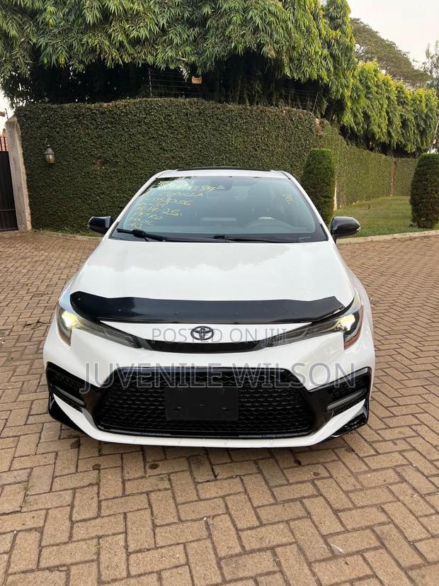 Toyota Corolla SE 2021 White