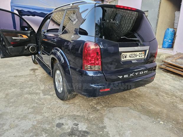 SsangYong Rexton 2010 Blue