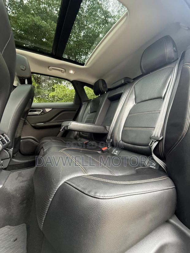 Jaguar F-Pace 20d Premium AWD 2019 Gray