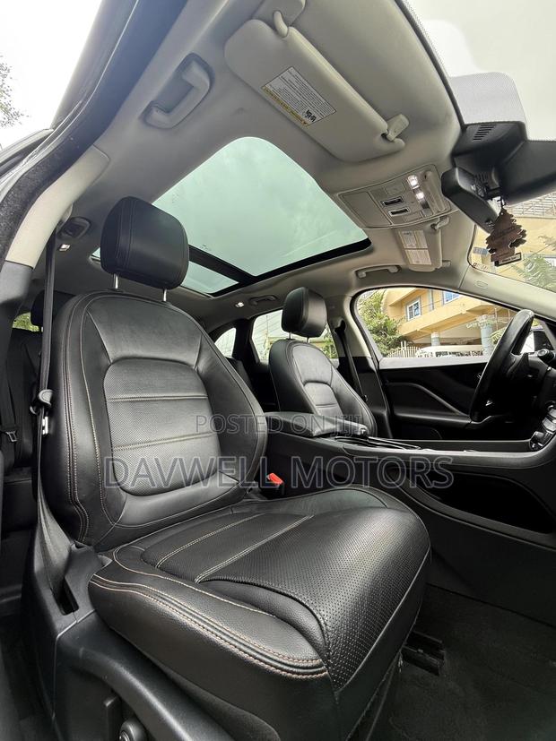Jaguar F-Pace 20d Premium AWD 2019 Gray
