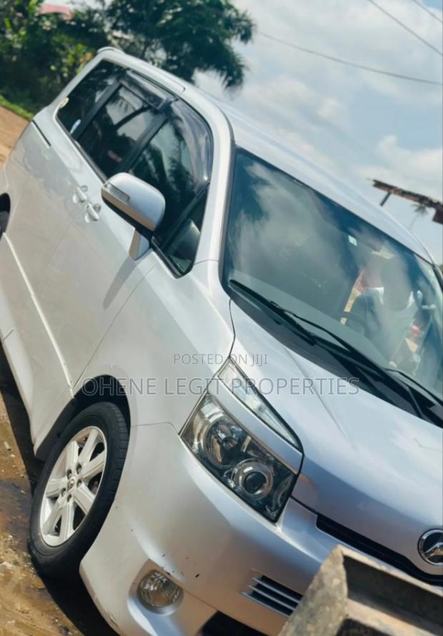 Toyota Voxy 2012 Gray