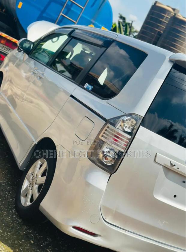 Toyota Voxy 2012 Gray