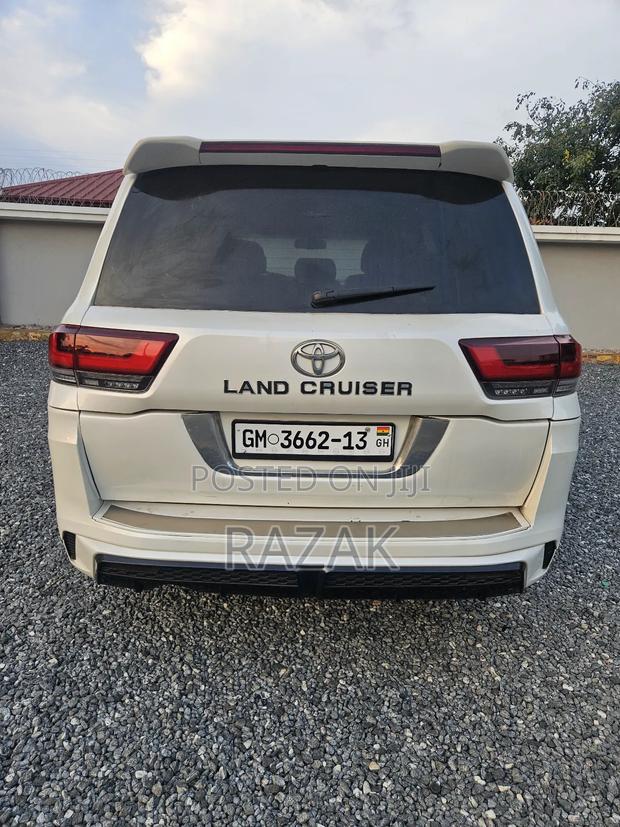 Toyota Land Cruiser 2013 White