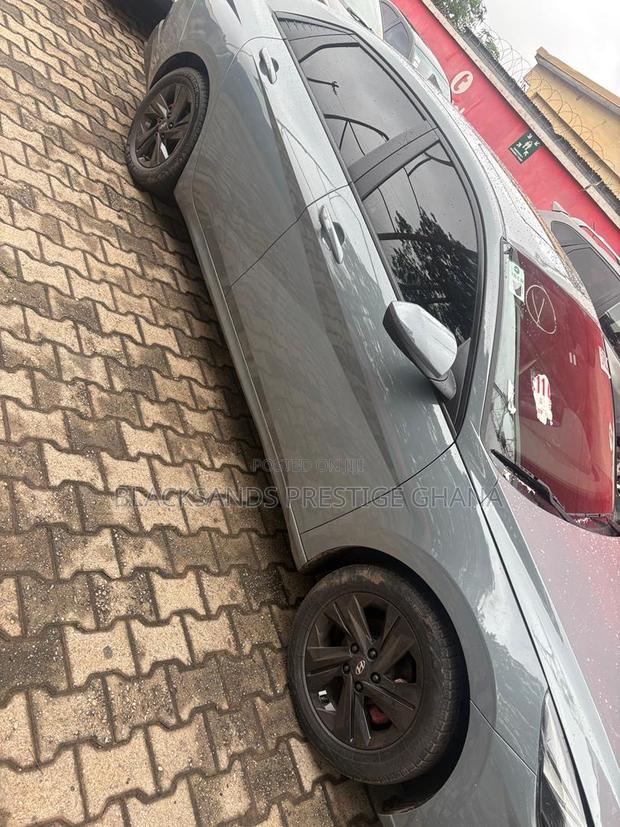 Hyundai Elantra Limited 2021 Gray