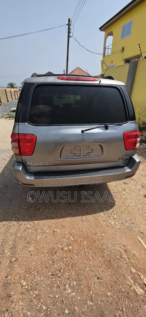 Toyota Sequoia 2001 Gray
