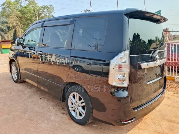 Toyota Voxy 2010 Black